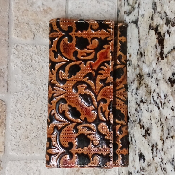 Patricia Nash Handbags - 🔥 Patricia Nash Embossed Terresa Wallet